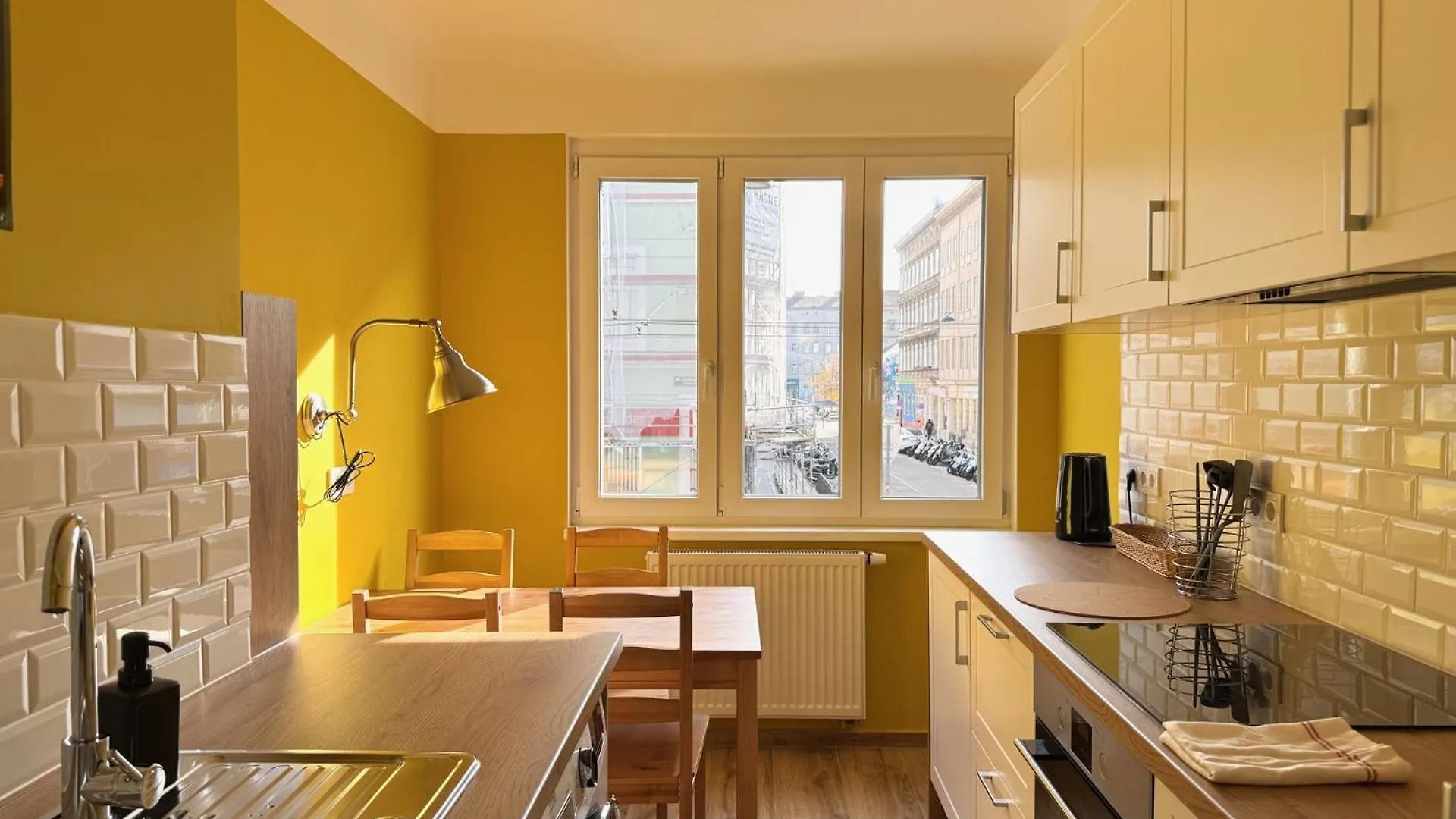 Sonnige Wohnung Beim Yppenplatz Viena 0*,  Austria